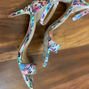 Kelly & Katie heeled sandals size 9